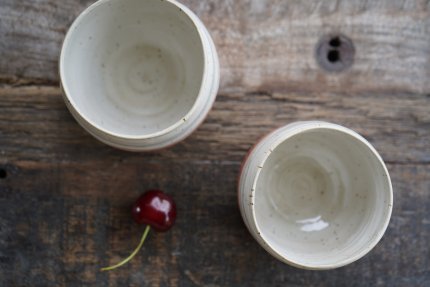 handgetöpferter weiß rot rosé Keramik Kaffee Becher